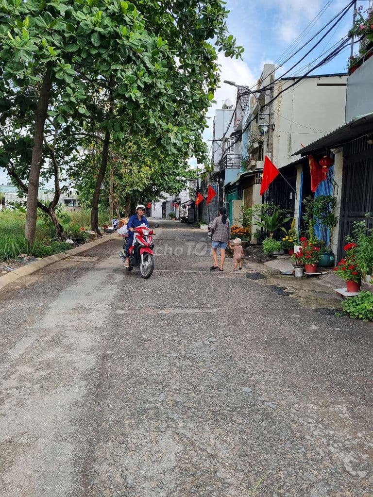 Cần bán đất thổ cư . Sỗ hồng riêng . MT đường nhựa 7m thông