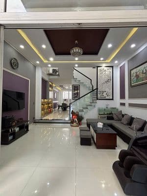 CHO THUÊ NHÀ 2 TẦNG MẶT TIỀN LÊ QUẢNG CHÍ - HÒA XUÂN