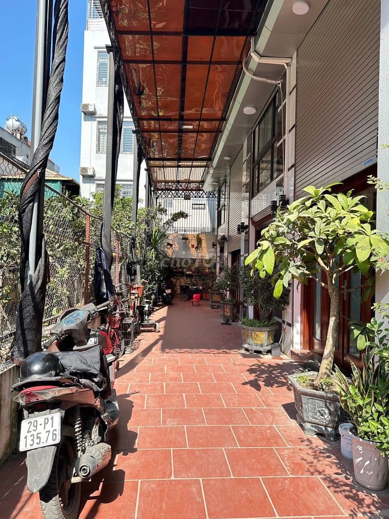 Nhà đẹp trung tâm thạch bàn 33m 5t 4ngủ ngõ rộng,70m ra chợ thạch bà