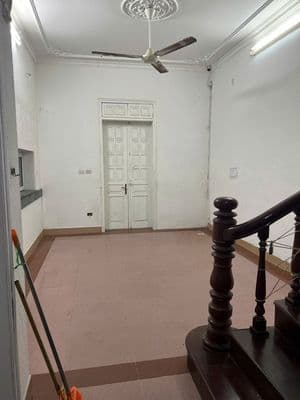 Cho thuê nhà riêng 3 tầng 4PN, 3WC, SD 180m2 tại Lạc Trung