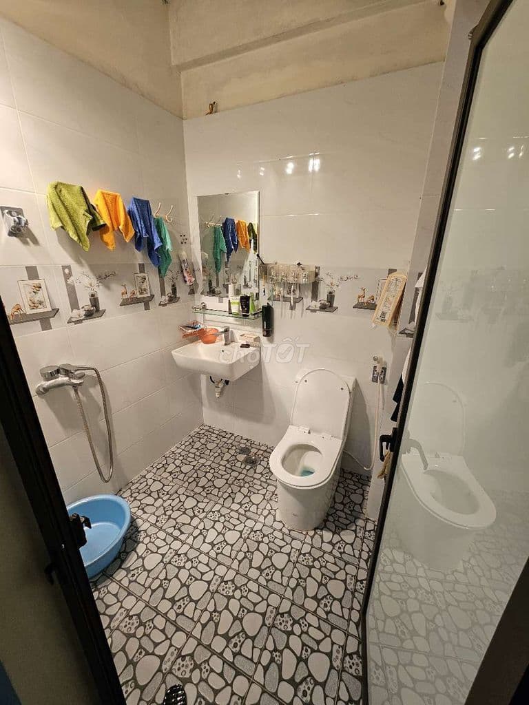 Cần bán gấp căn tập thể Hoàng Quốc Việt 90m vuông 3 phòng ngủ cực rộng - Ảnh 3