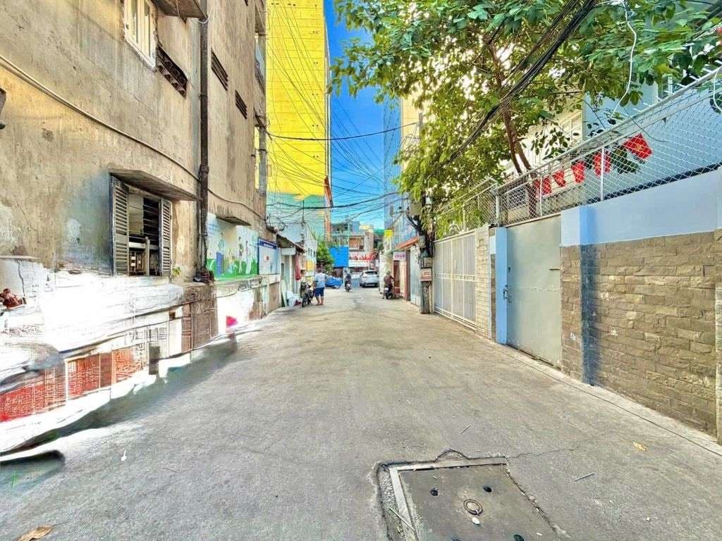 Sát mặt tiền Huỳnh Văn Bánh nhà đẹp ở ngay 30m2_4 tầng_5,35 tỉ TL