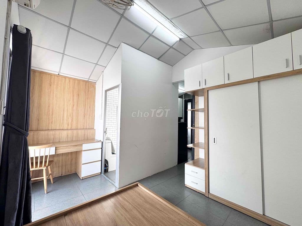 Chính chủ cho thuê penhouse bancol full nt tách bếp thang máy ngã 4 pn