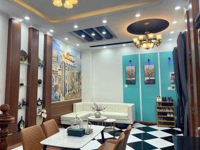Nhà lầu full nội thất sát Vincom Hùng Vương