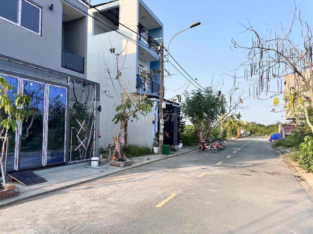 CHỈ 2.33TỶ - 53M2 (5.2 x 10.2) - ĐƯỜNG NHỰA 10M - XÂY DỰNG 6 TẦNG - GẦ - Ảnh 2