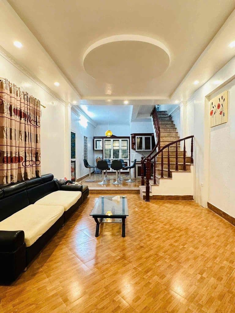 Hàng hiếm Khương Đình, 2 thoáng, gần phố, 50m ra ôtô tránh, nhà dân xâ