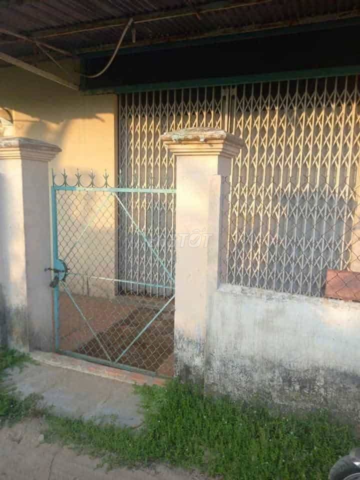 Bán nhà C4 cũ 102m2 Lê Thị Siêng Tân Thông Hội giá 750 triệu SHR