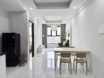 Opal Skyline Cho thuê 2PN ban công hướng Nam lộng gió, full nt xịn sò