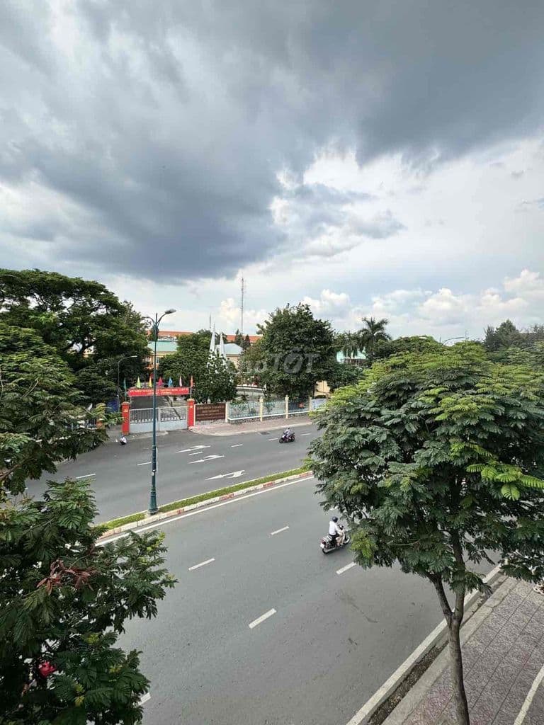 MẶT TIỀN KINH DOANH 3 TẦNG SIÊU VIP LÊ VĂN VIỆT-THỦ ĐỨC GẦN GA METRO