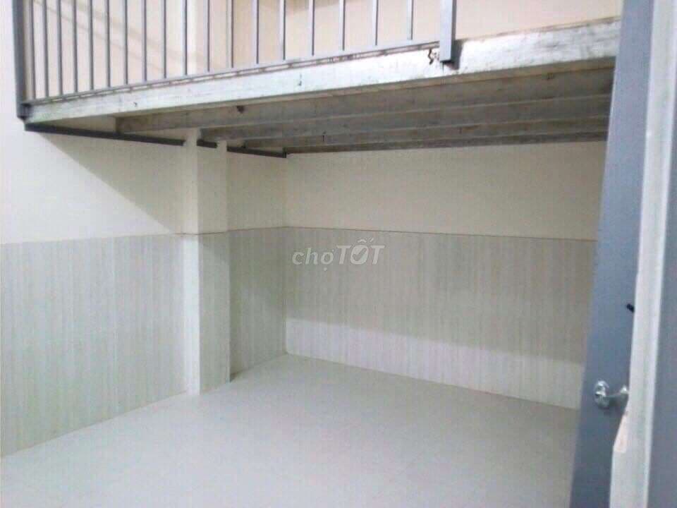 Phòng 18m2, ngay ngã 4 Phú Nhuận, giờ giấc tự do