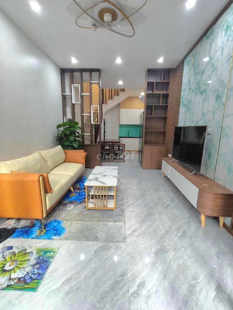 BÁN NHÀ CẠNH KHU PHÂN LÔ THẠCH BÀN LONG BIÊN 30m² 5 TẦNG FULL NỘI THẤT