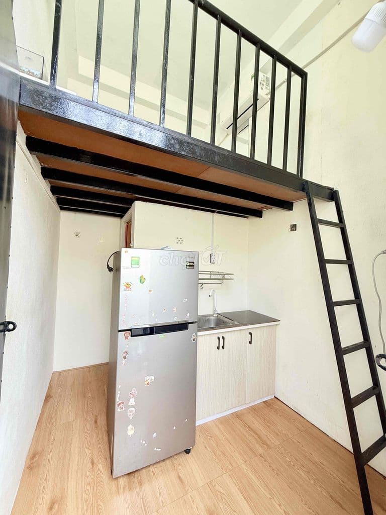 Phòng full nội thất gần kcx UFM gác cao có ban công q7