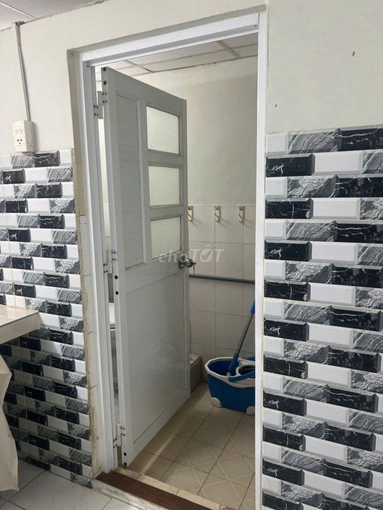 Chung cư mặt tiền Quận 5 sổ hồng riêng có tầng lửng, sân thượng lớn - Ảnh 3