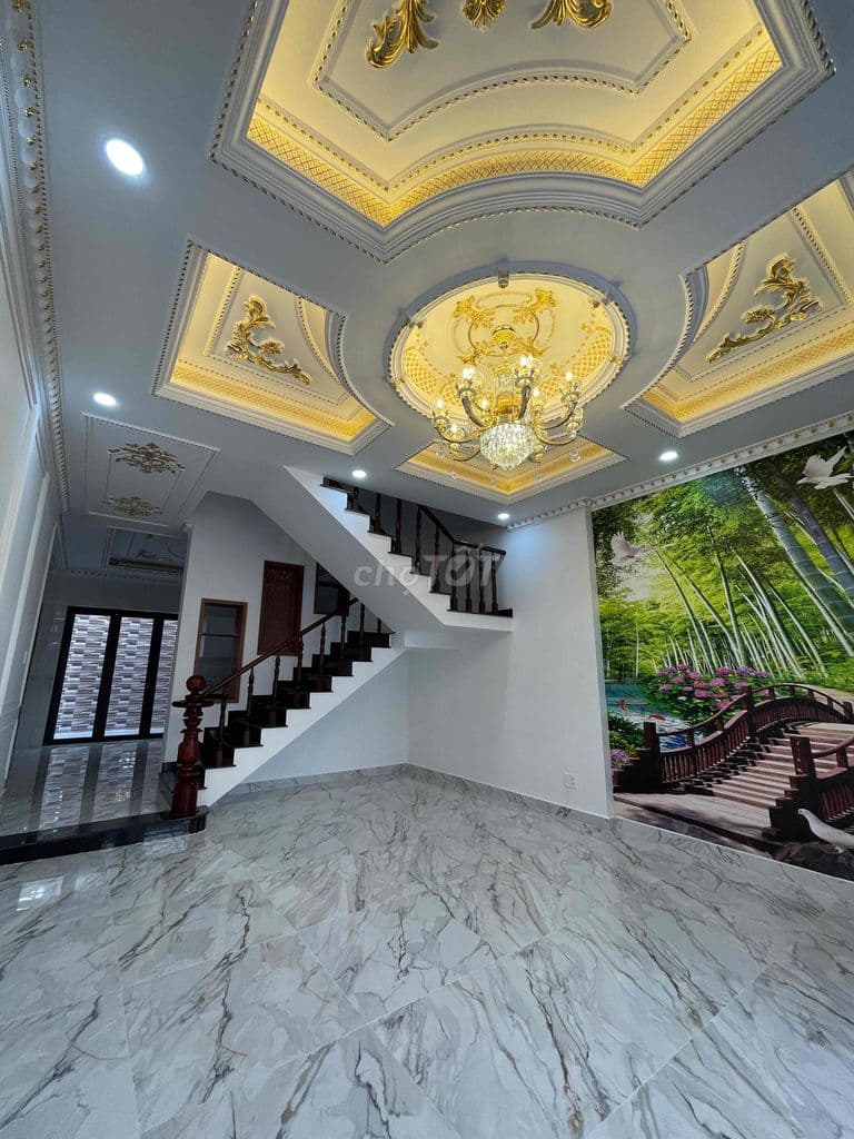 Chinh chủ gui bán căn nhà 1 trệt 2 lầu sân thượng có 4p ngũ 5tolet