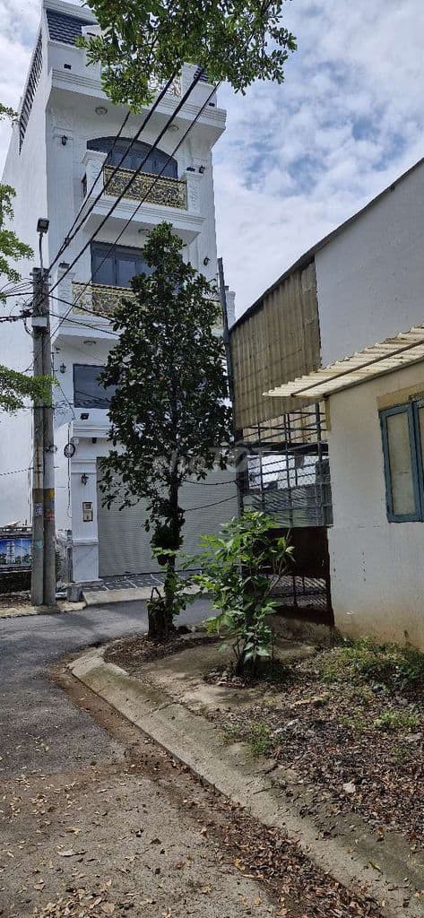 Nhà vườn 2 MT,Chợ Bà Chồi cần bán.