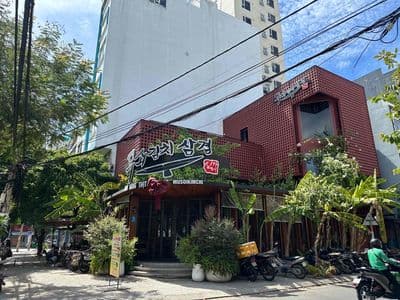 Cho thuê mặt bằng góc 2 mặt tiền gần biển Mỹ Khê 190m² ngang 12m