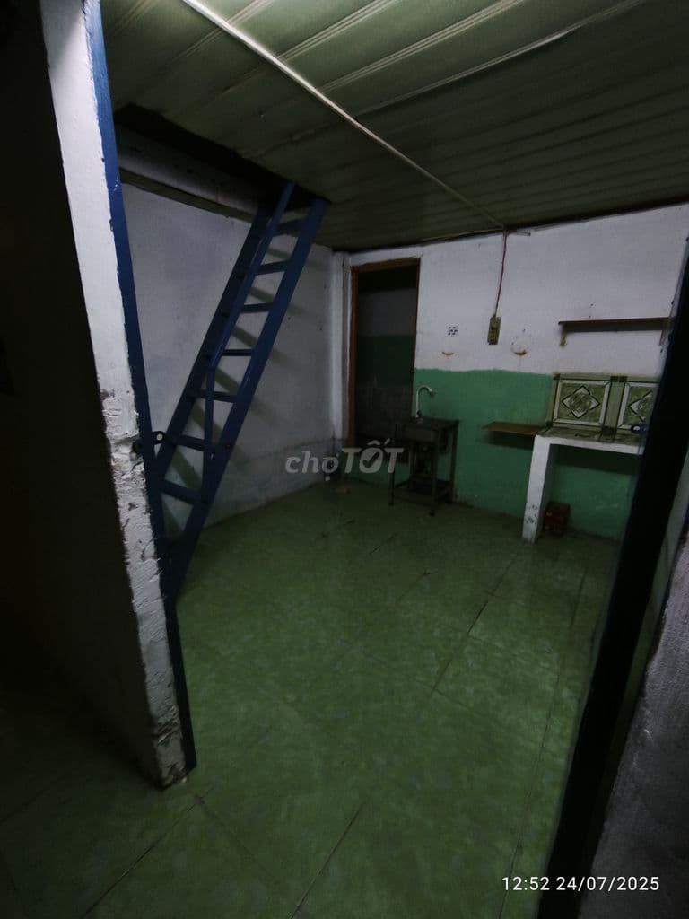 Phòng trệt, lâu suốt, riêng biệt,WC, bếp nấu ăn , đảm sen,lũy bán bich