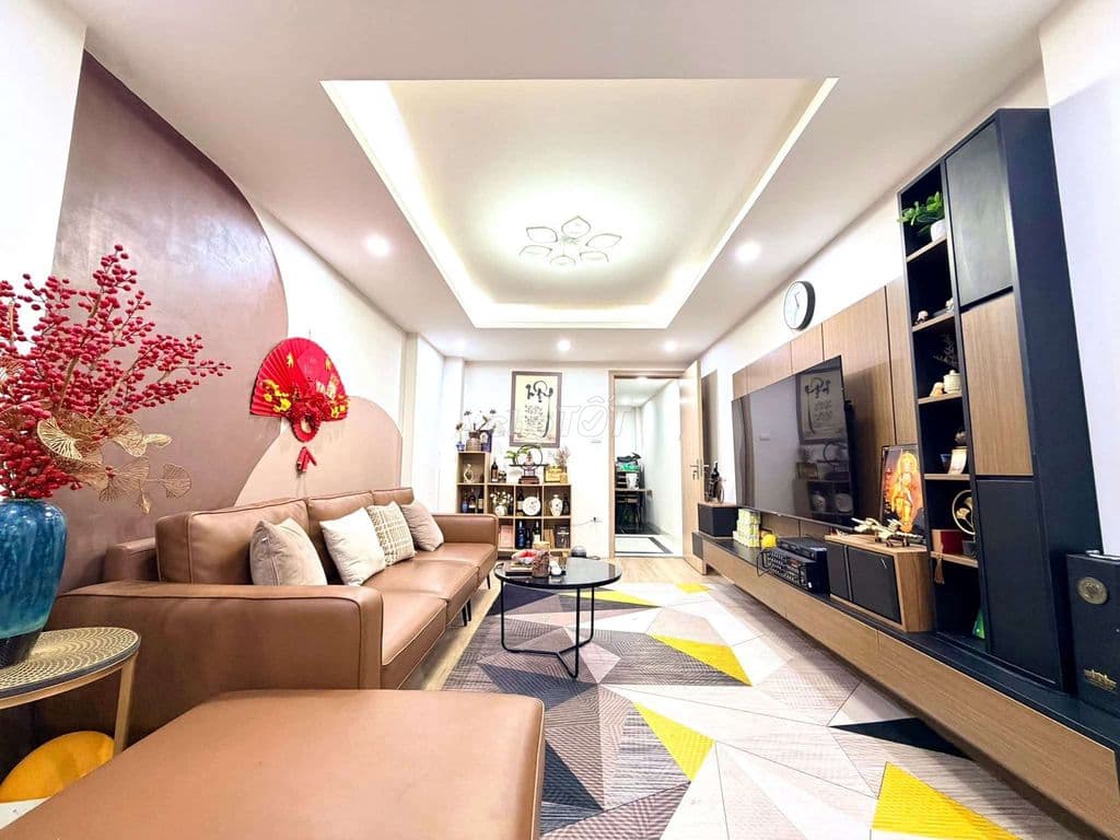 Gấp! Phố Nguyễn Công Hoan, ô tô 20m, gần phố, ngõ thông, nội thất đẹp