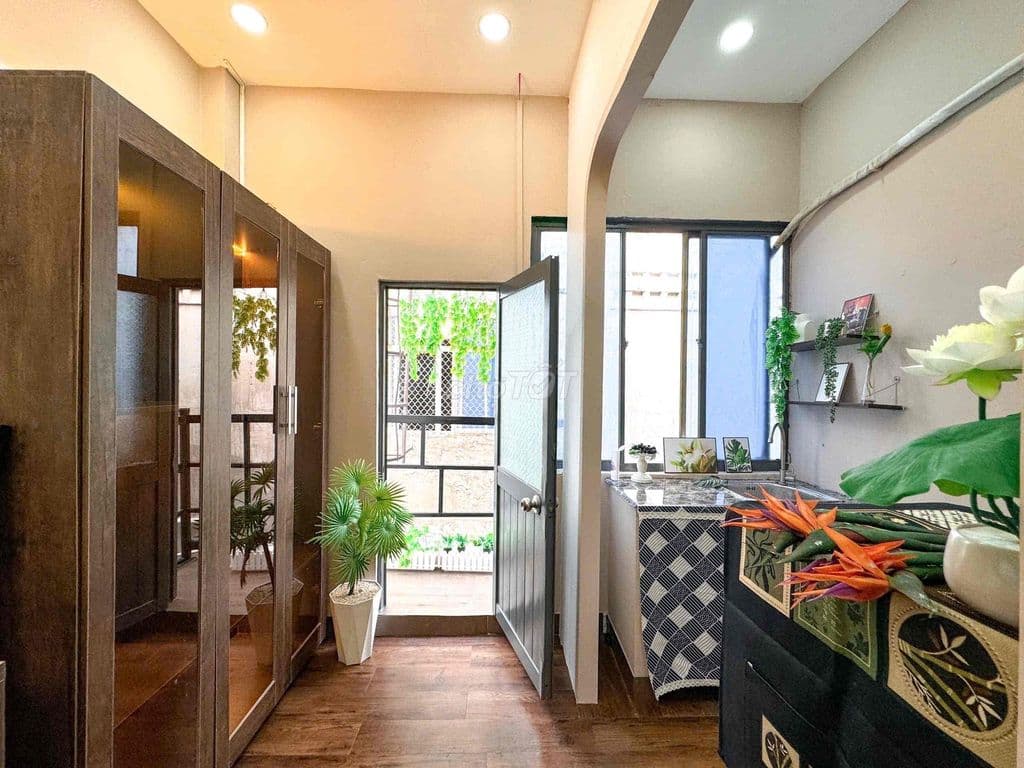 Thuê ngay căn 1 phòng ngủ mới ban công full nội thất ngã tư Hàng Xanh - Ảnh 2