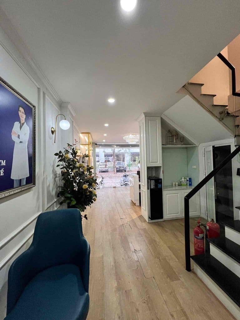 HOÀNG CẦU, ĐỐNG ĐA 70m , 8 tầng , 39,5tỷ , THANG MÁY , KINH DOANH