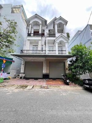 Nhà 2 lầu 4pn có nội thất KDC Hưng pHú 1