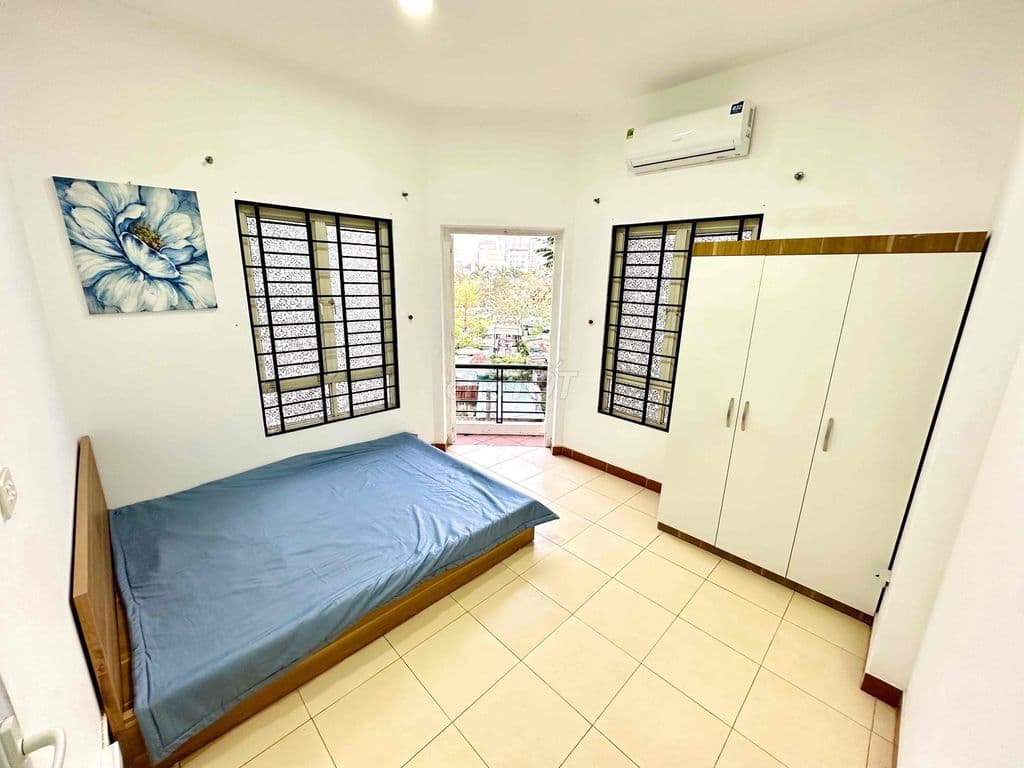 Cho thuê căn hộ 3 ngủ view công viên (có thể set thành 2n1k) căn góc