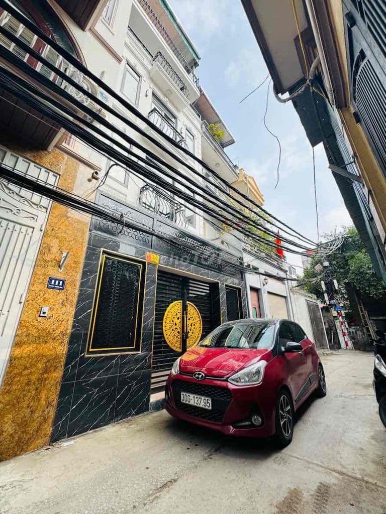 Nhà phố trương định full đồ mới kính koong ôtô dừng đỗ vào nhà ở ngay.