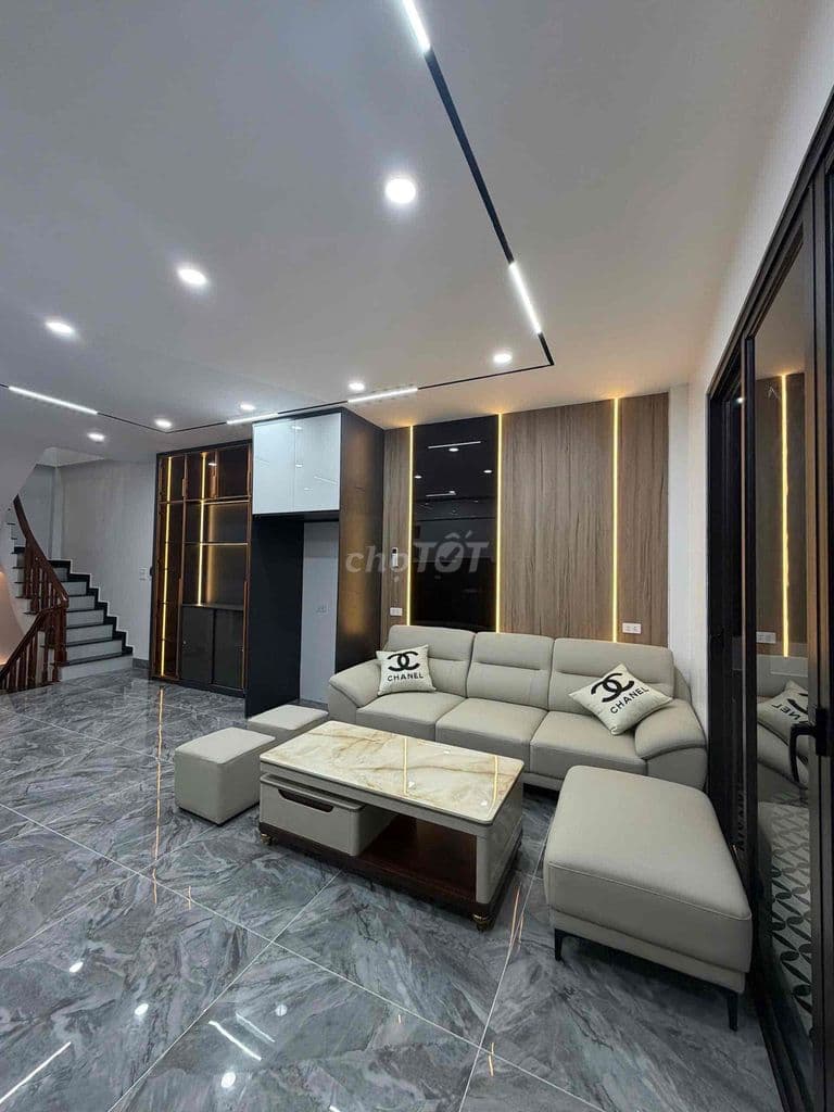 Nhà mặt phố Hoàng Mai ,6 tầng thang máy,mặt tiền 5,2m,kinh doanh đỉnh - Ảnh 2