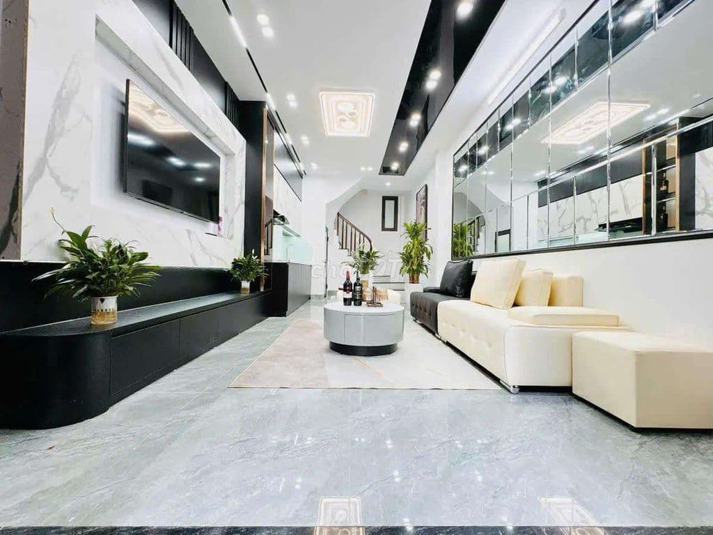 Hoàng Quốc Việt, 3 gác phi, ngõ nông, full nội thất, ở luôn