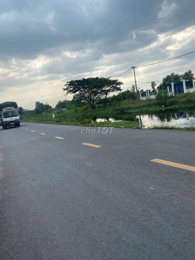 Bán kho MT đường Láng Le Bàu Cò 1242m2 có thổ cư