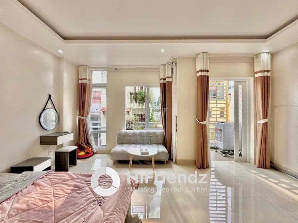 Căn Hộ Thoáng Mát ngay Etown Cộng Hòa