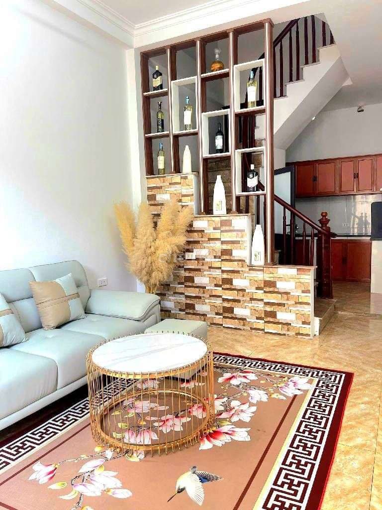 Nhà 4 tầng giá 5 tỉ, ngõ to ô tô tránh