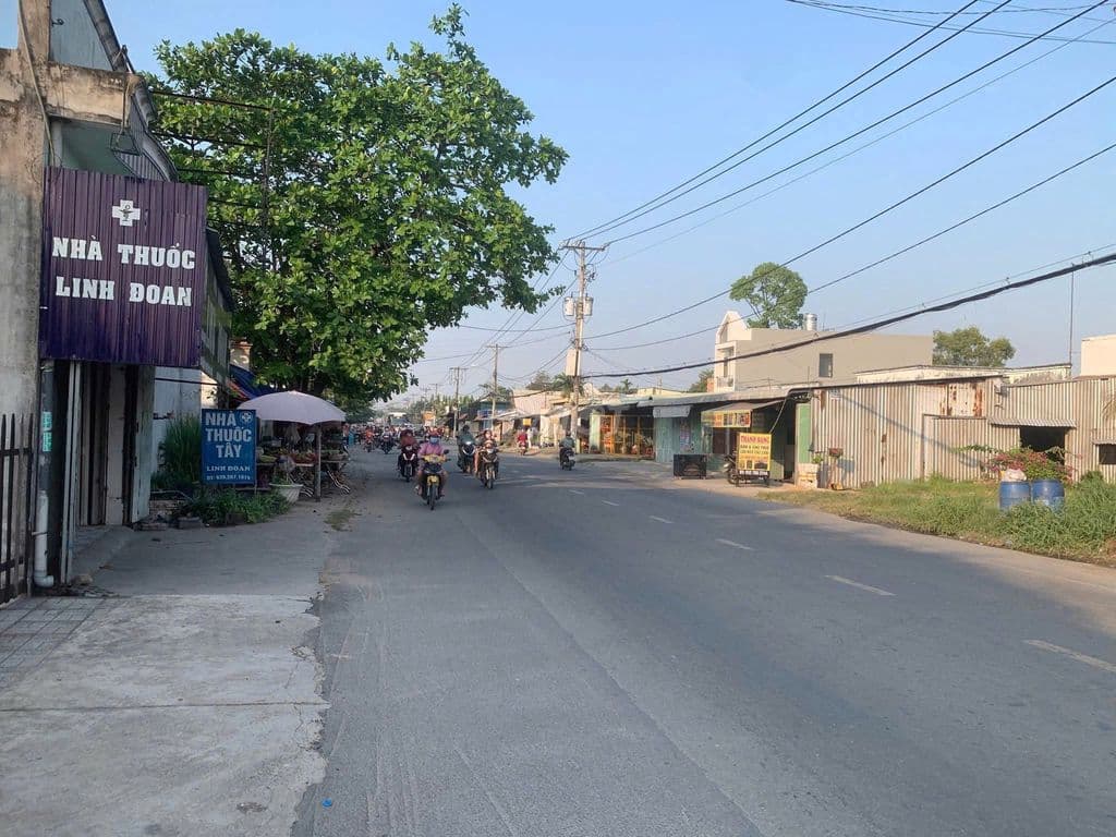 Bán gấp đất đẹp gần bệnh viện Xuyên Á , mặt tiền đường , hợp đầu tư - Ảnh 2