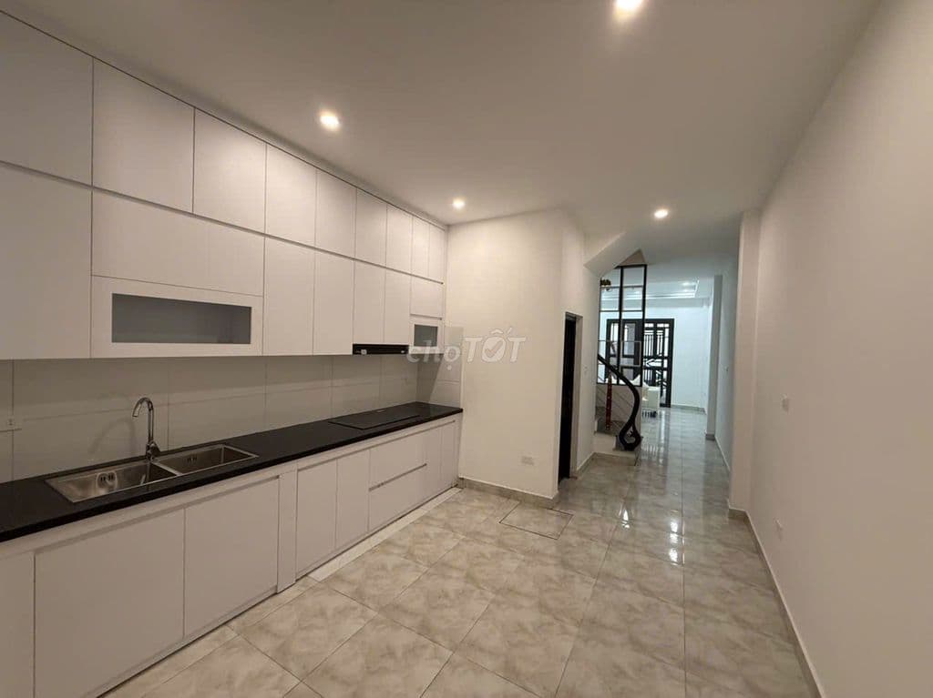 Bán nhà thạch bàn 52m 4 tầng, Có sân riêng để xe- full nội thất 7,8 tỷ