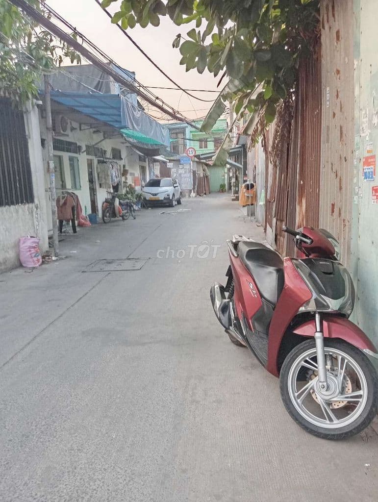 Chính chủ chuyển về quê , bán rẻ lô đất HXH ,200m2(8*35m) vuông vức