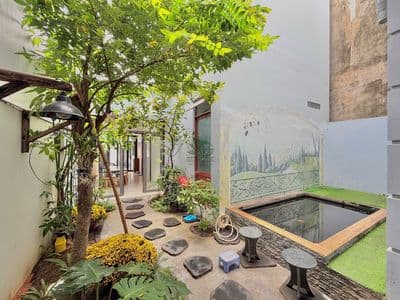 BIỆT THỰ SÂN VƯỜN GIỮA LÒNG THÀNH PHỐ - 5 PHÒNG NGỦ - FULL NỘI THẤT