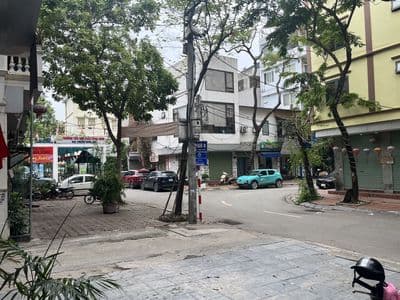 THUÊ NHÀ MẶT PHỐ BẾ VĂN ĐÀN, GẦN MẶT ĐƯỜNG QUANG TRUNG - HÀ ĐÔNG