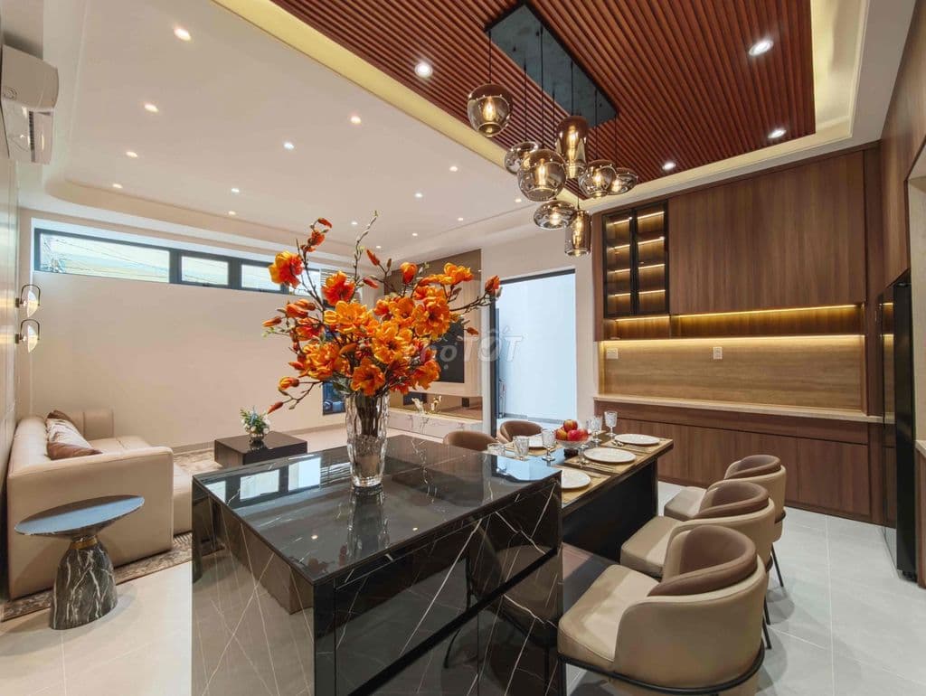 BÁN BIỆT THỰ NGANG 8 - CÁCH PHÚ MỸ HƯNG 1 BỨC TƯỜNG - Ảnh 3