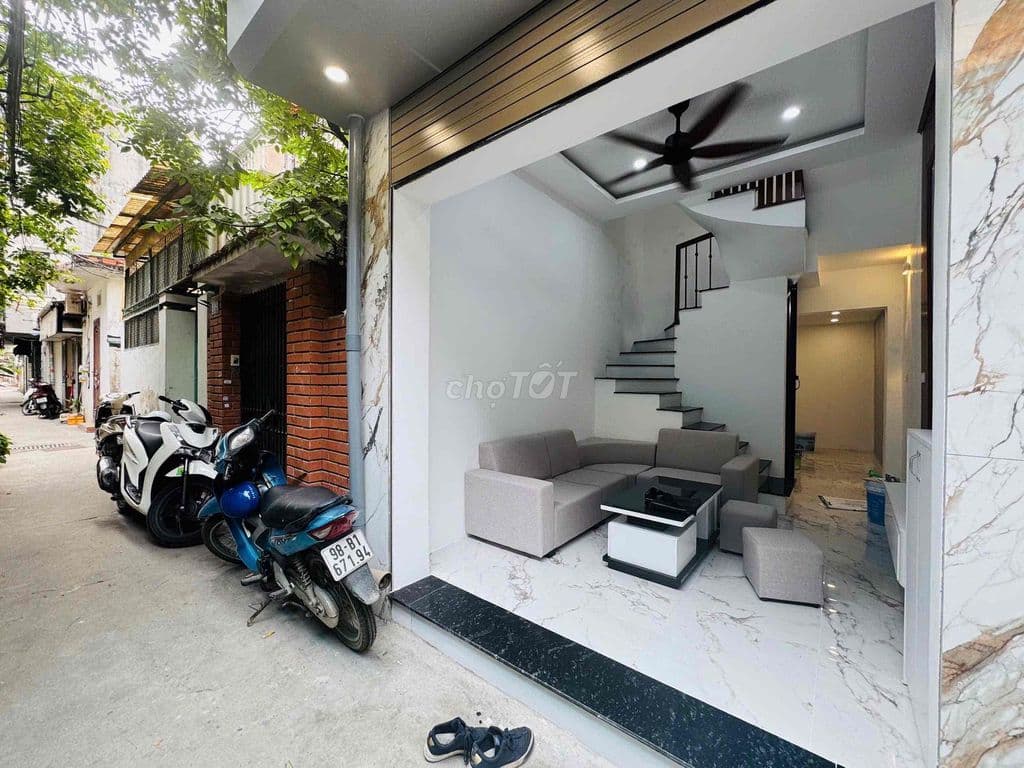 -Bán Nhà Tân Mai 32m,mt 3.3m,giá: 6.8 tỷ - Nhà mới ở ngay, 3 ngủ đủ c