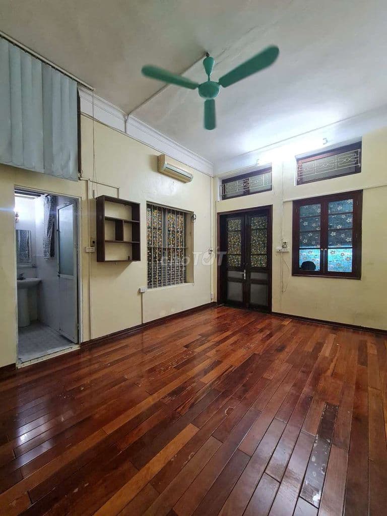Phòng tầng 2 ngõ 175 phố Khương Thượng