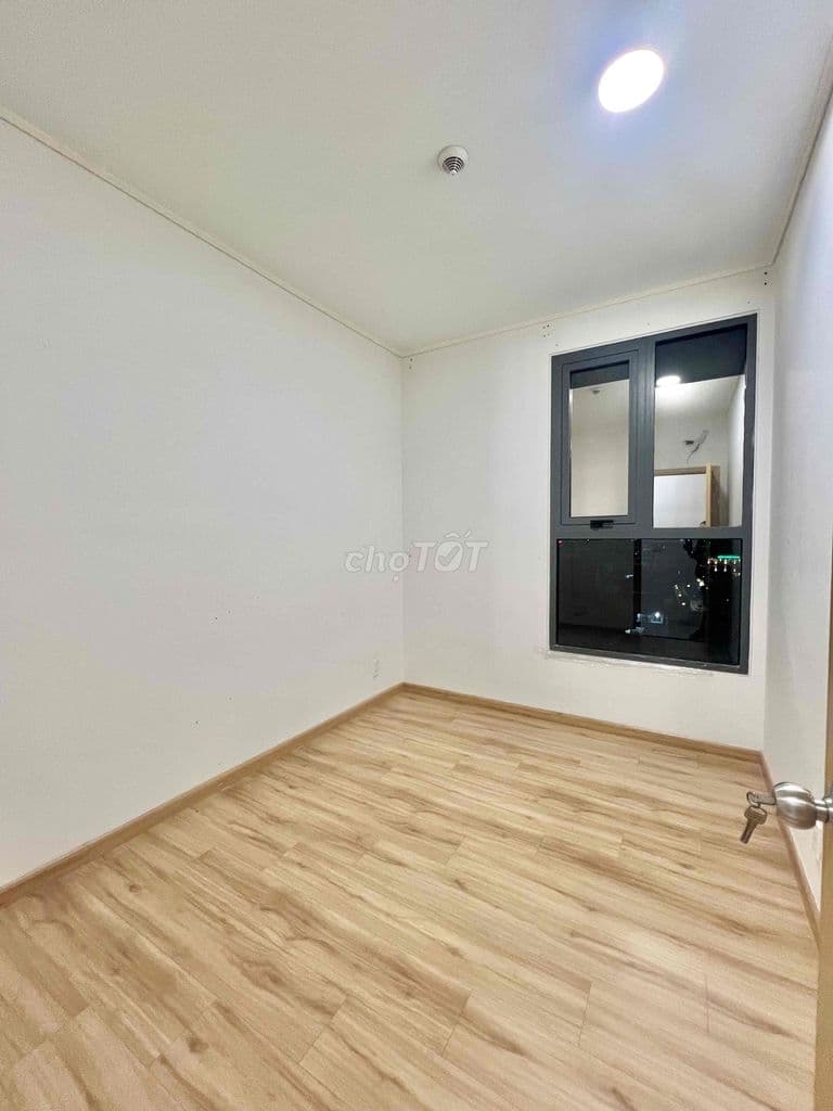 Bán căn 2pn giá ***, diện tích lớn 4.25