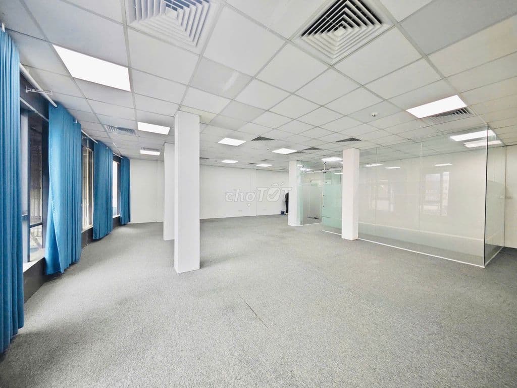 Cho thuê văn phòng Nguyễn Trãi 130m2 23tr bãi xe cực rộng view kính