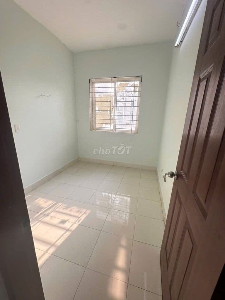 Cho thuê gấp căn hộ 67 m2, 2 PN, nội thất cơ bản