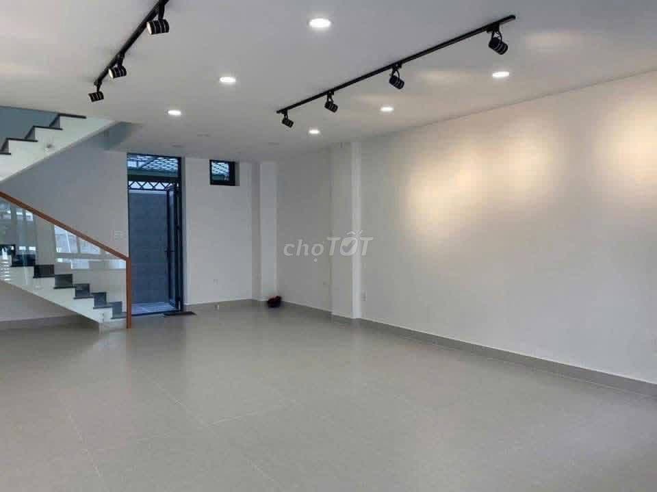 Nhà TK Văn phòng 6x17. Hầm + tầng trống suốt, 15–25 người KĐT Vạn Phúc - Ảnh 3