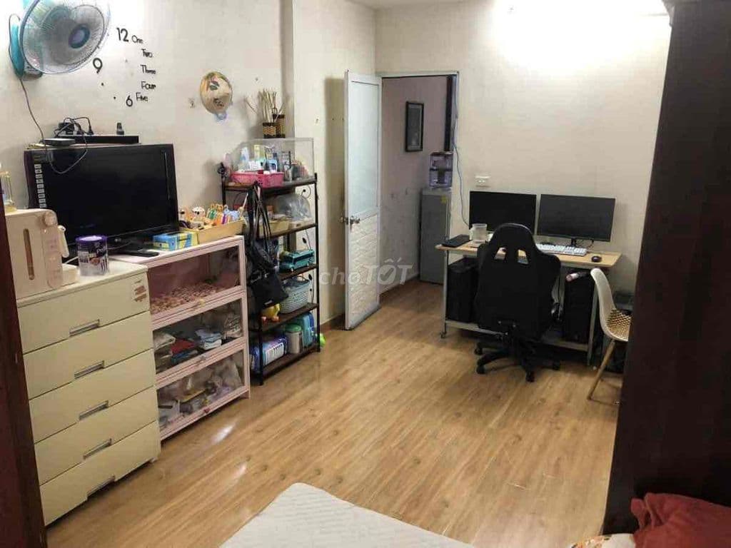 HIẾM! TT THÁI THỊNH - GẦN PHỐ - NGÕ THÔNG - TẦNG 2 - 2 THOÁNG - Ở LUÔN