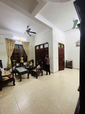 Cho thuê căn nhà tại 401 Nguyễn Khang rộng 50m xây 4 tầng giá 13tr/th