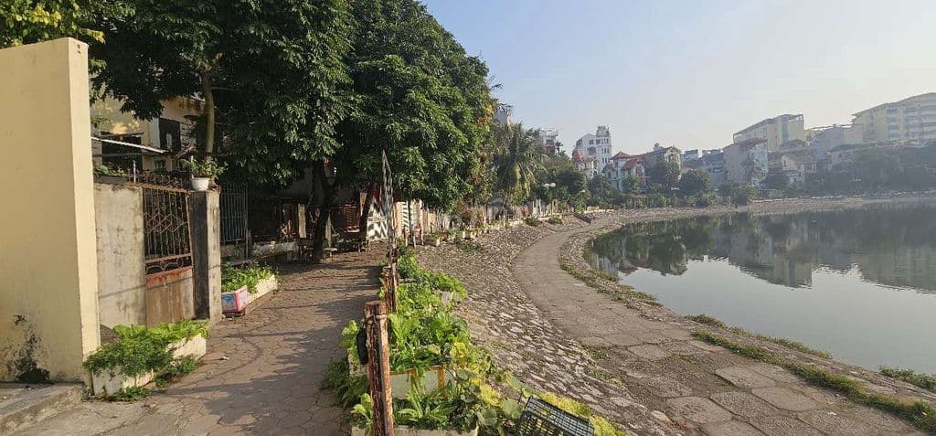 NHÀ 1 MẶT HỒ 1 MẶT ĐƯỜNG OTO TRÁNH