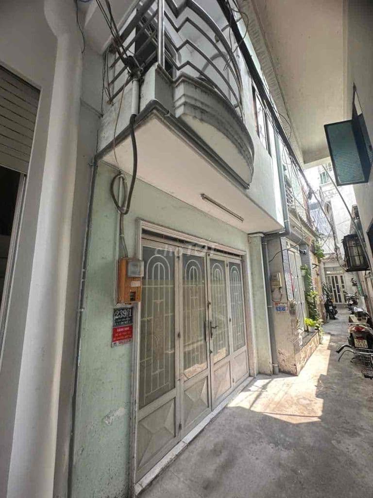 bán nha 239/1 lâm văn bền .q7 củ