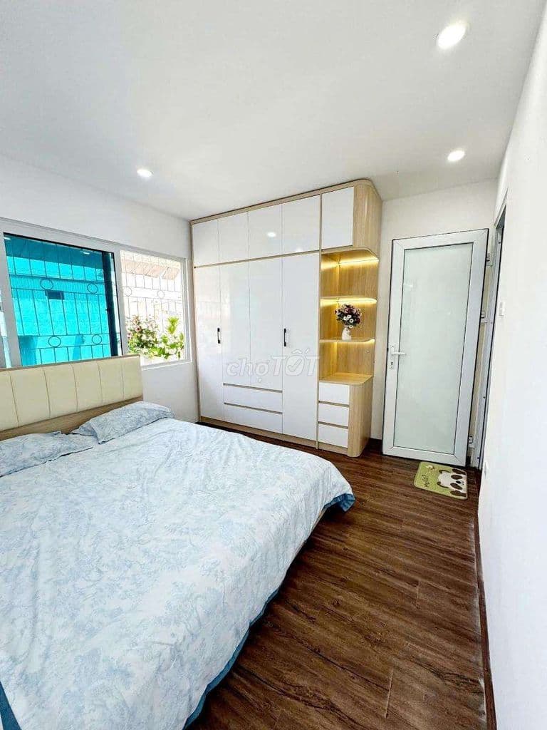 Tập thể mặt phố Thanh Nhàn, Hai Bà Trưng, 68m 2 ngủ 2 wc, ô tô đỗ cửa