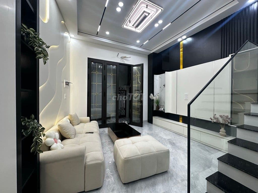 Nhà đẹp Lò Đúc - 5 tầng 6 ngủ thang máy - Sân để xe riêng - Lô góc - Ảnh 2